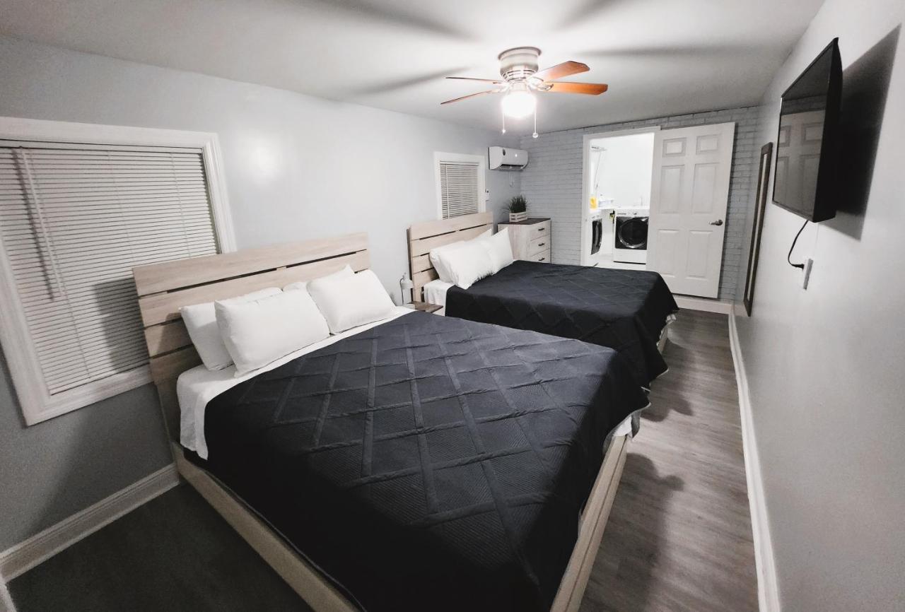 Cozy 3 Bedroom House Near Airport/raymond Stadium/downtown. *
