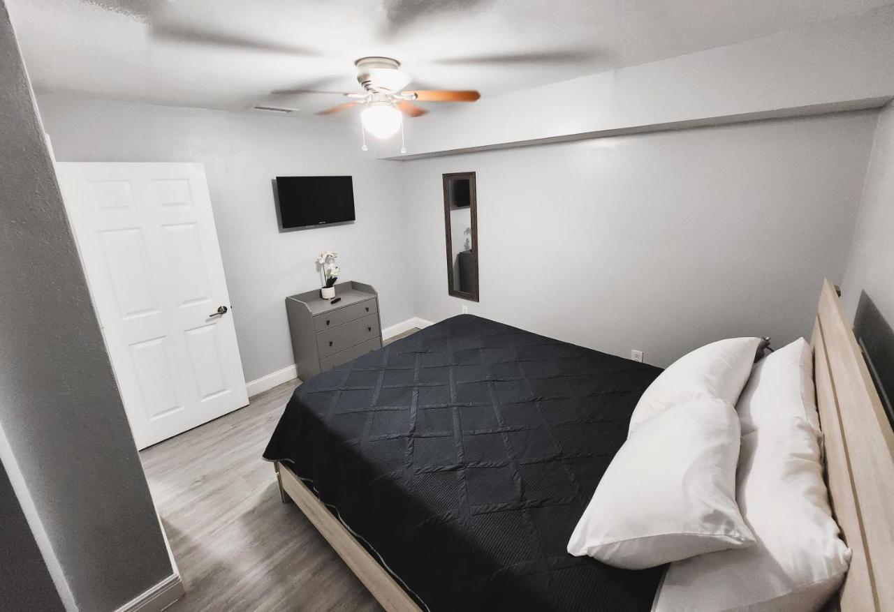 Cozy 3 Bedroom House Near Airport/raymond Stadium/downtown. Holiday home Tampa