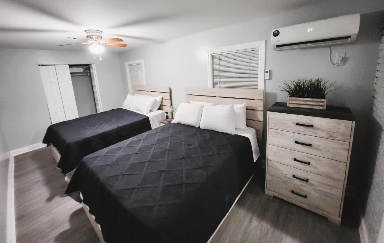 Cozy 3 Bedroom House Near Airport/raymond Stadium/downtown. Holiday home