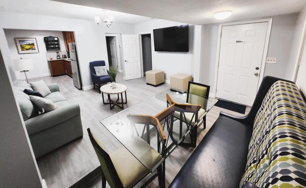 Holiday home Cozy 3 Bedroom House Near Airport/raymond Stadium/downtown.
