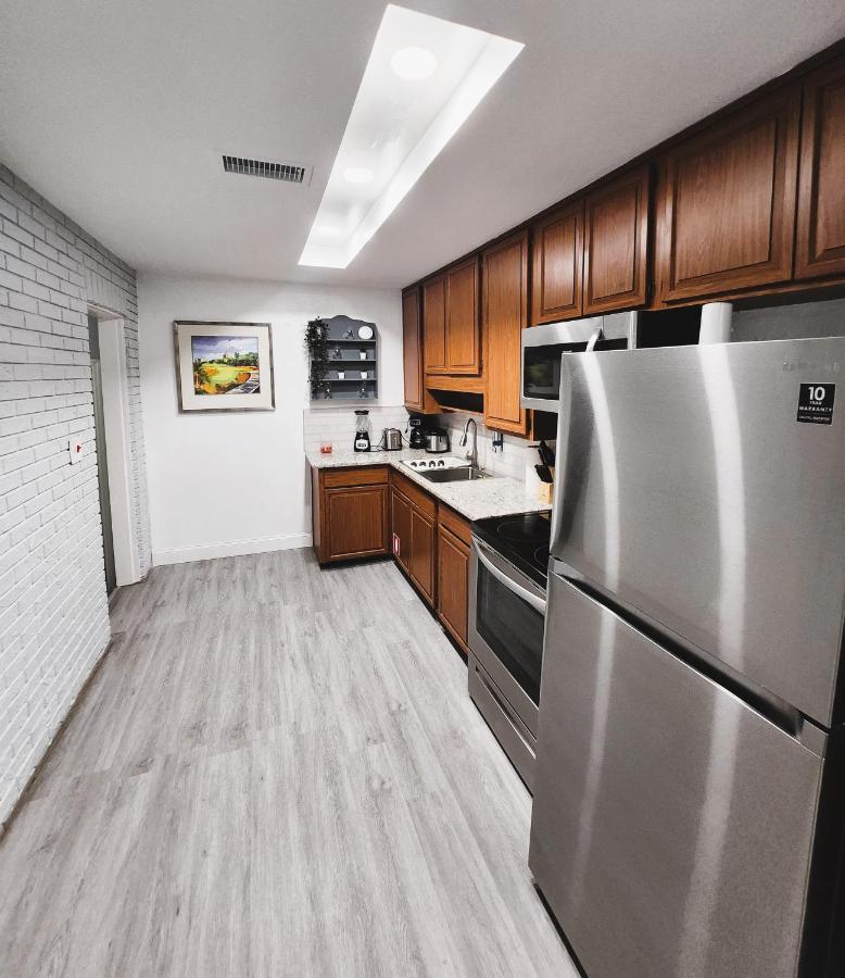 Holiday home Cozy 3 Bedroom House Near Airport/raymond Stadium/downtown. *