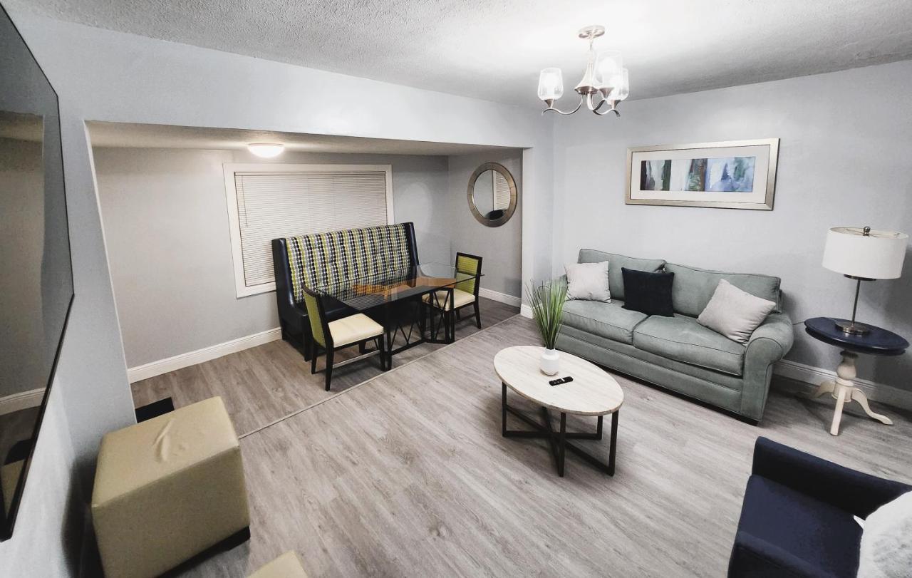 Cozy 3 Bedroom House Near Airport/raymond Stadium/downtown. Holiday home *