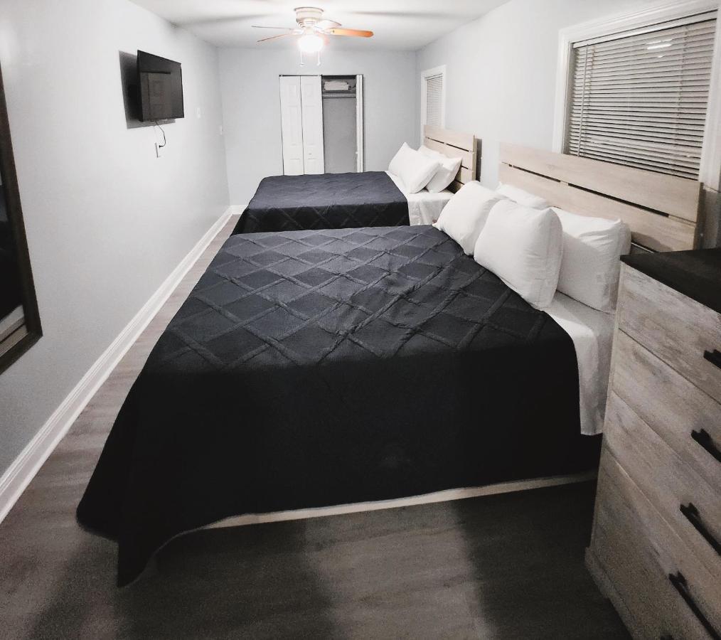 Holiday home Cozy 3 Bedroom House Near Airport/raymond Stadium/downtown. *